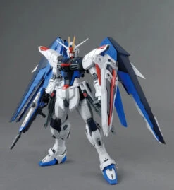 Bandai MG 1/100 Freedom Gundam Ver.2.0 & Kira Yamato
