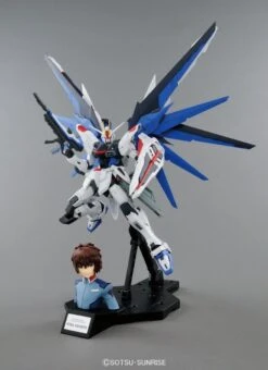 Bandai MG 1/100 Freedom Gundam Ver.2.0 & Kira Yamato -Children Toy Store 20170209200555991