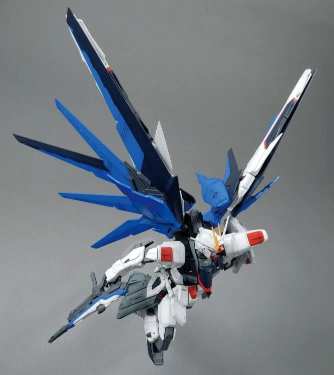 Bandai MG 1/100 Freedom Gundam (Ver 2.0) 6 Bandai MG 1/100 Freedom Gundam (Ver 2.0) - Image 4