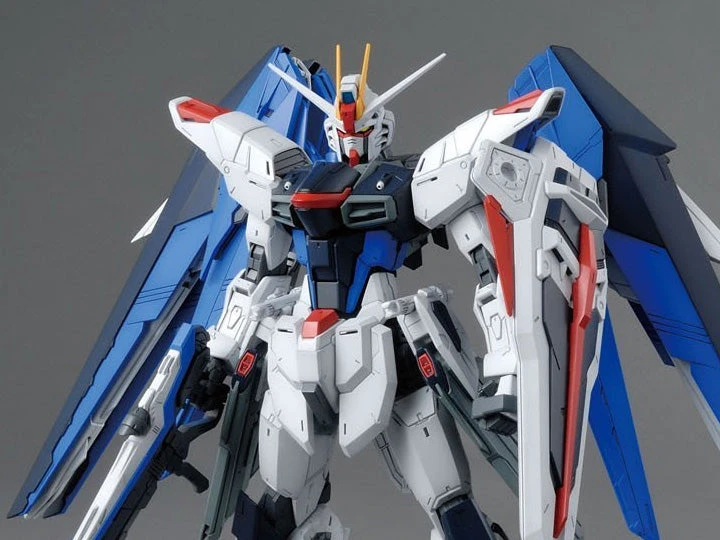 Bandai MG 1/100 Freedom Gundam (Ver 2.0) 3 Bandai MG 1/100 Freedom Gundam (Ver 2.0)