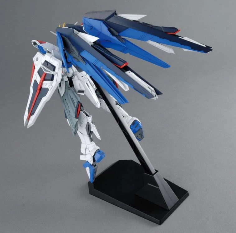Bandai MG 1/100 Freedom Gundam (Ver 2.0) 13 Bandai MG 1/100 Freedom Gundam (Ver 2.0) - Image 11